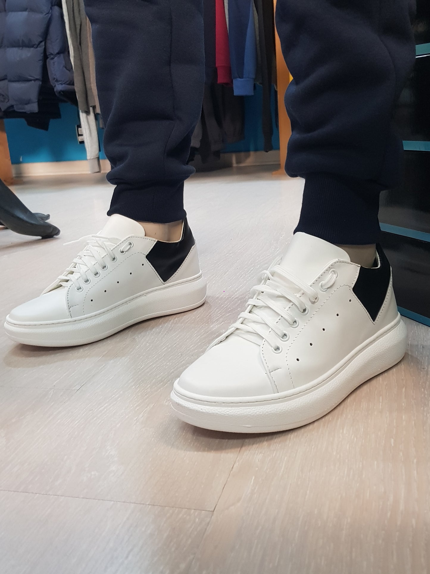 LEDER-SNEAKER-SCHUH FÜR HERREN