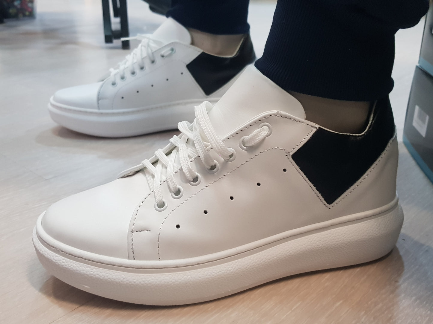 LEDER-SNEAKER-SCHUH FÜR HERREN