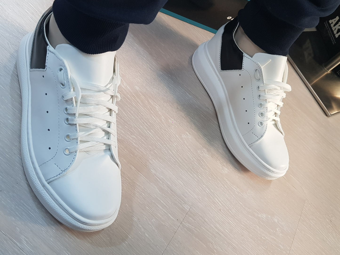 LEDER-SNEAKER-SCHUH FÜR HERREN